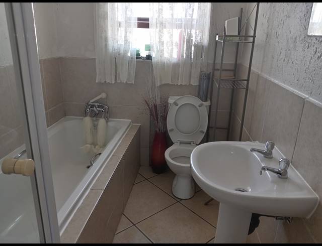2 BEDROOM SECTIONAL TITLE FOR SALE IN BOKSBURG NORTH